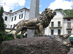 Leone di bronzo in Piazza